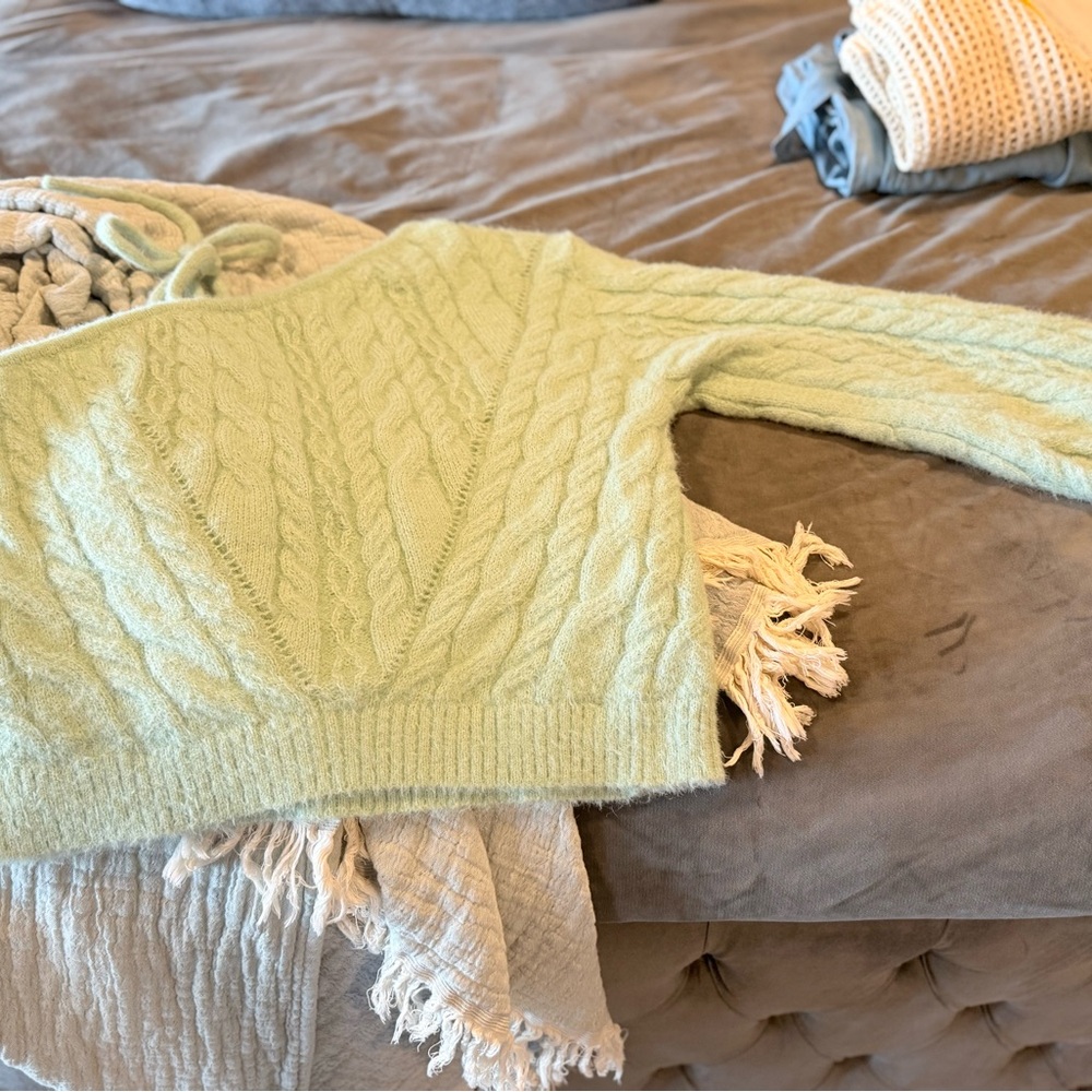 Wild Fable Green V-Neck Sweater